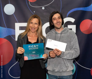 La directrice de Réseau Centre, Brigitte Messier, accompagnée du lauréat du prix Réseau Centre 2019, Guillaume Bordel.